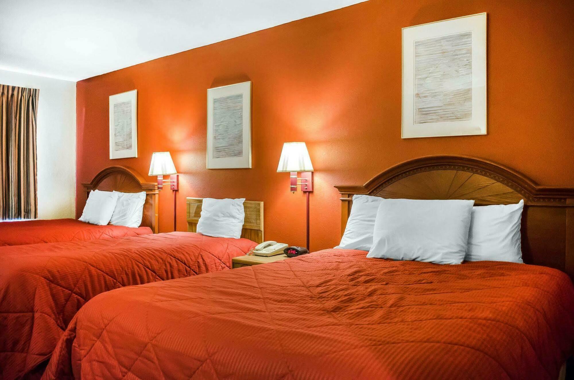 Rodeway Hotel 2*